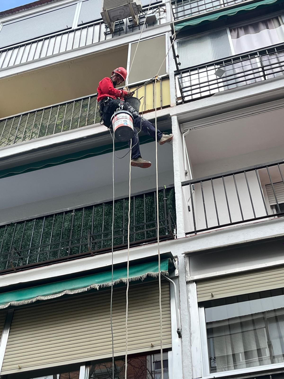 Trabajo vertical realizado por Don Falcón e Hija
