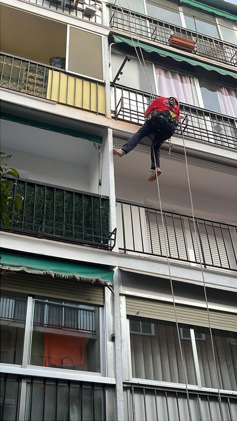 Trabajo vertical realizado por Don Falcón e Hija