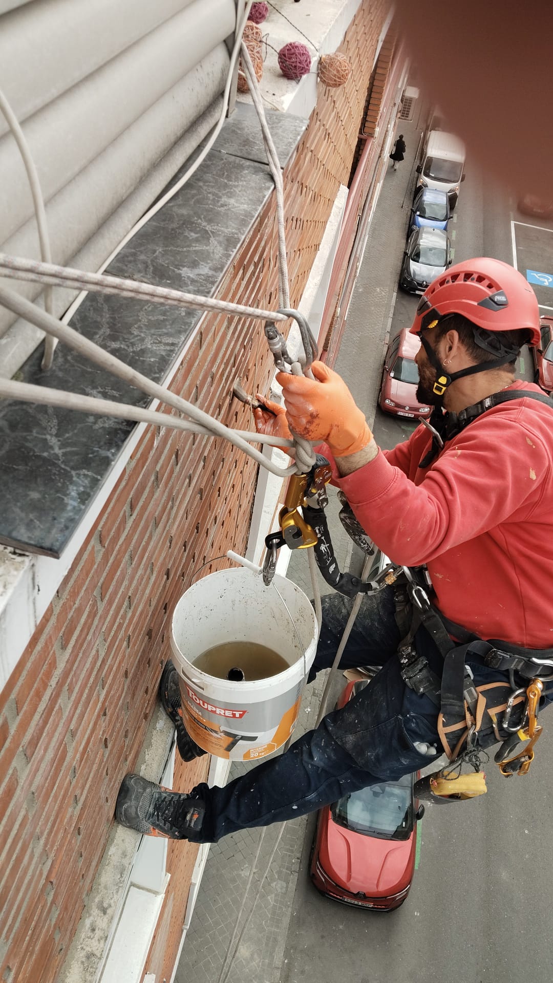 Trabajo vertical realizado por Don Falcón e Hija